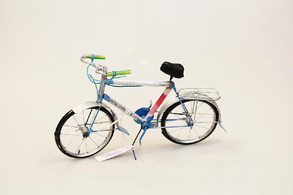 Fiets heren, recycled blik, L 15cm - Madagascar