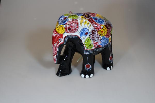 Olifant H 13cm hout beschilderd slurf omlaag - Sri Lanka