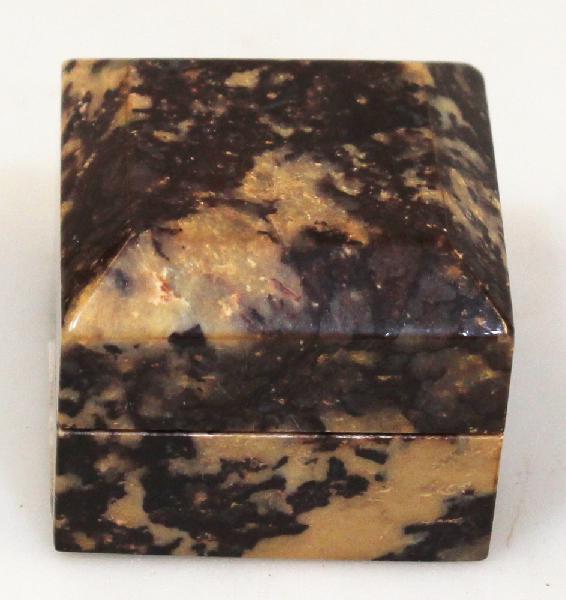 Doosje zeepsteen vierkant scharnier 3,5x3,5x2,5cm - India