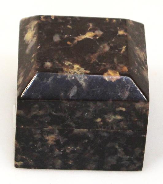 Doosje zeepsteen vierkant scharnier 3,5x3,5x2,5cm - India