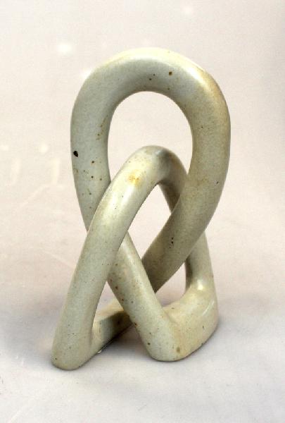 Beeld Vriendschap / Oneindige Knoop kisii (zeepsteen) 12cm wit - Kenya