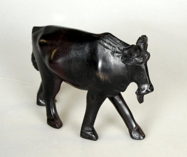 Gnoe of wildebeest, zwart mpingo/ebbenhout, le-ho-br = 13 x 10 x 4 cm, BrGH - Tanzania