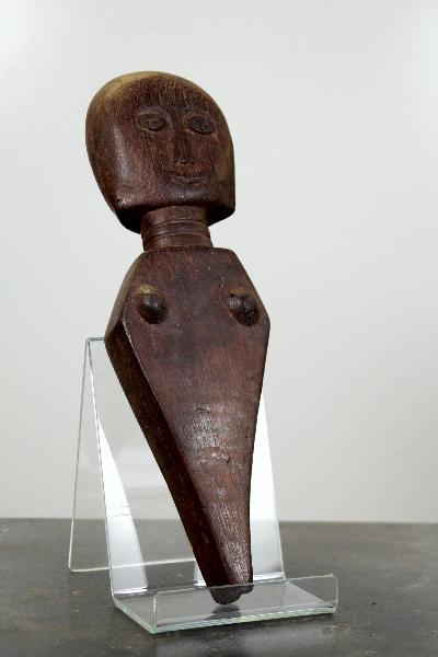 Vrouw gestileerd, met puntig onderlijf, B6b538, 27 x 8 x 4 cm, hout - Zaire, Congo-Kinshasa