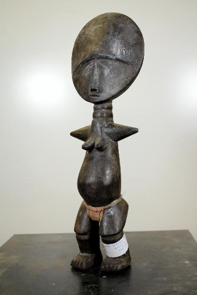 Ashanti Doll Akwaba, ook Akuaba, 43 x 15 x 9 cm, met rode luier - Ghana