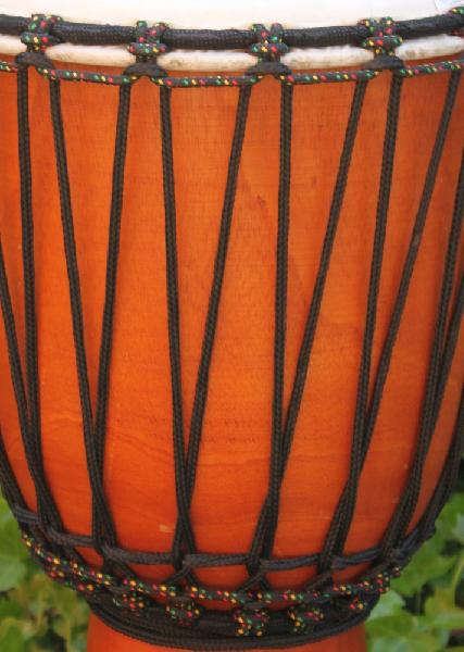 Djembe Medium Mahonie / mahogany gegraveerd - Indonesie