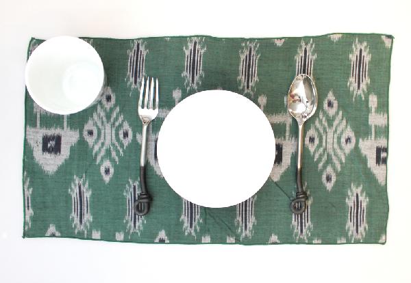 Placemat/doek, 1x vierkant 40x40cm / 1x langwerpig 29x49cm ikat - Indonesie