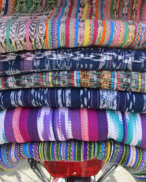 Stof ikat Corte 90cm breed - per meter 15 euro - Guatemala