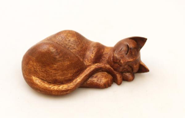 Dier Kat hout slapend 12 cm - Bali-LW Indonesie