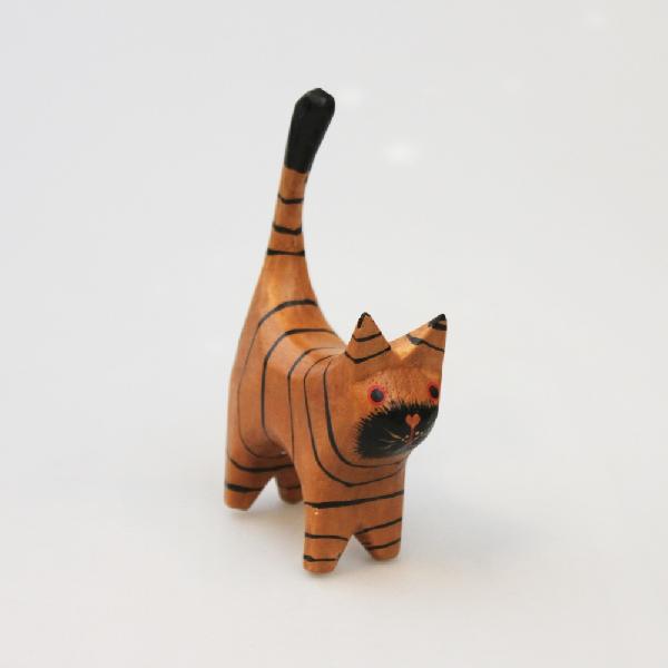 Dier Kat hout staart omhoog 12 cm - Bali-LW Indonesie